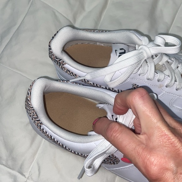 Like new Nike Air Force 1 Low United in Victory White - Picture 9 of 16
